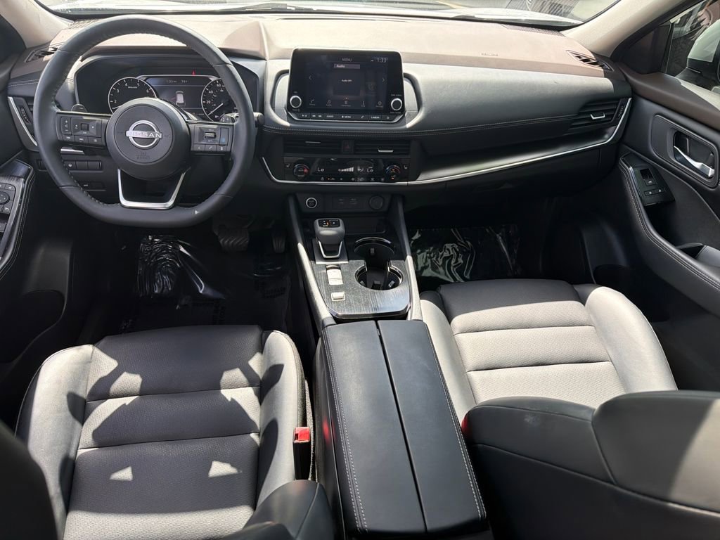 Used 2023 Nissan Rogue SV w/ SV Premium B Package image 15