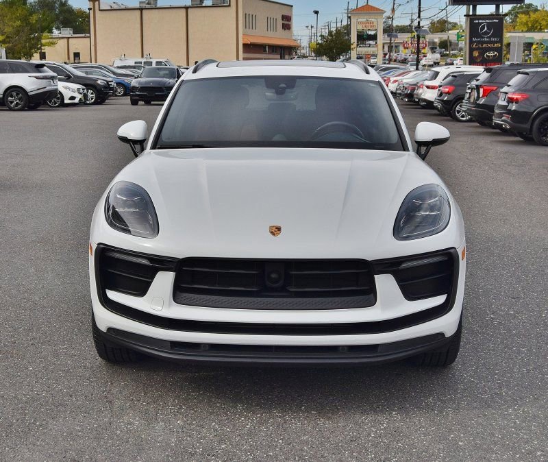 Used 2023 Porsche Macan image 3