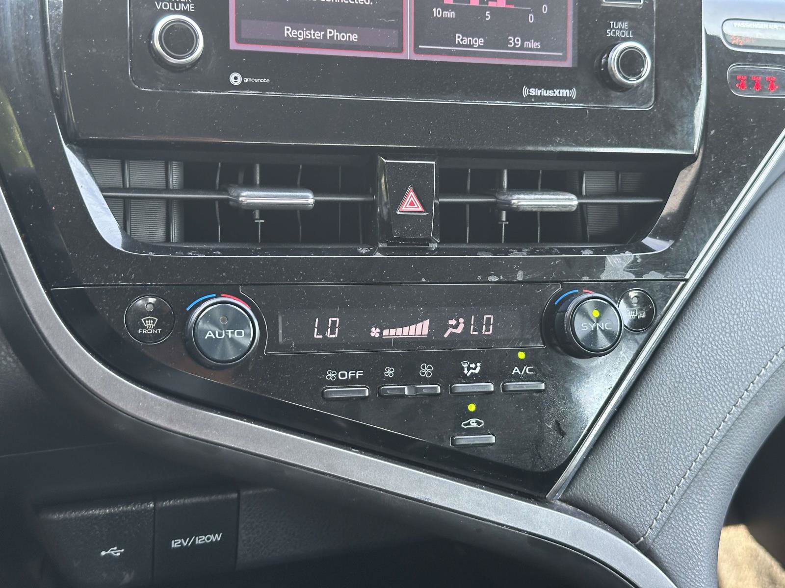 Used 2024 Toyota Camry SE w/ Convenience Package FWD image 27