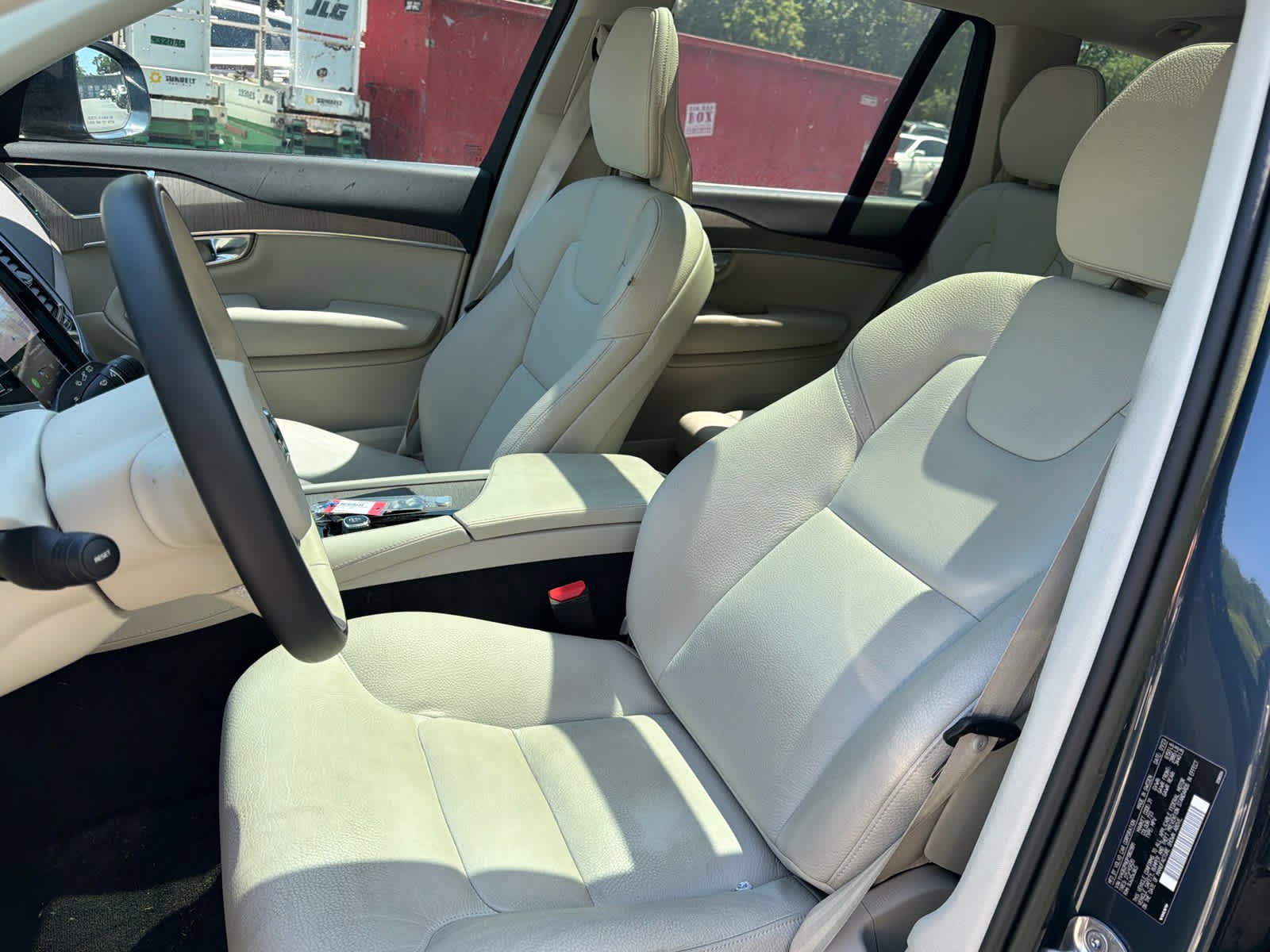 Used 2023 Volvo XC90 B6 Plus image 26