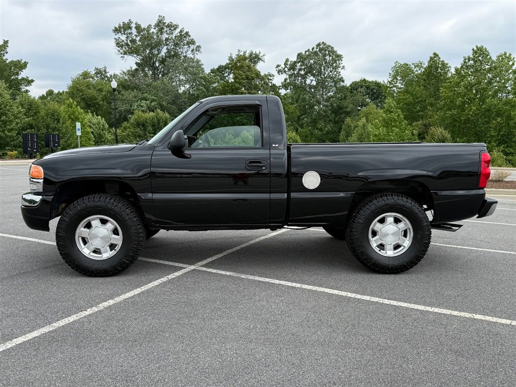 Used 2004 GMC Sierra 1500 SLE w/ Light Duty Power Package AWD/4WD image 2