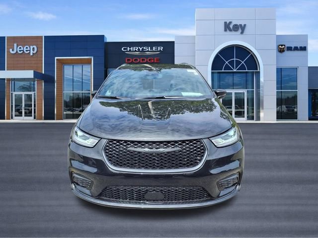 New 2025 Chrysler Pacifica Select w/ Fav Edition Package FWD image 2