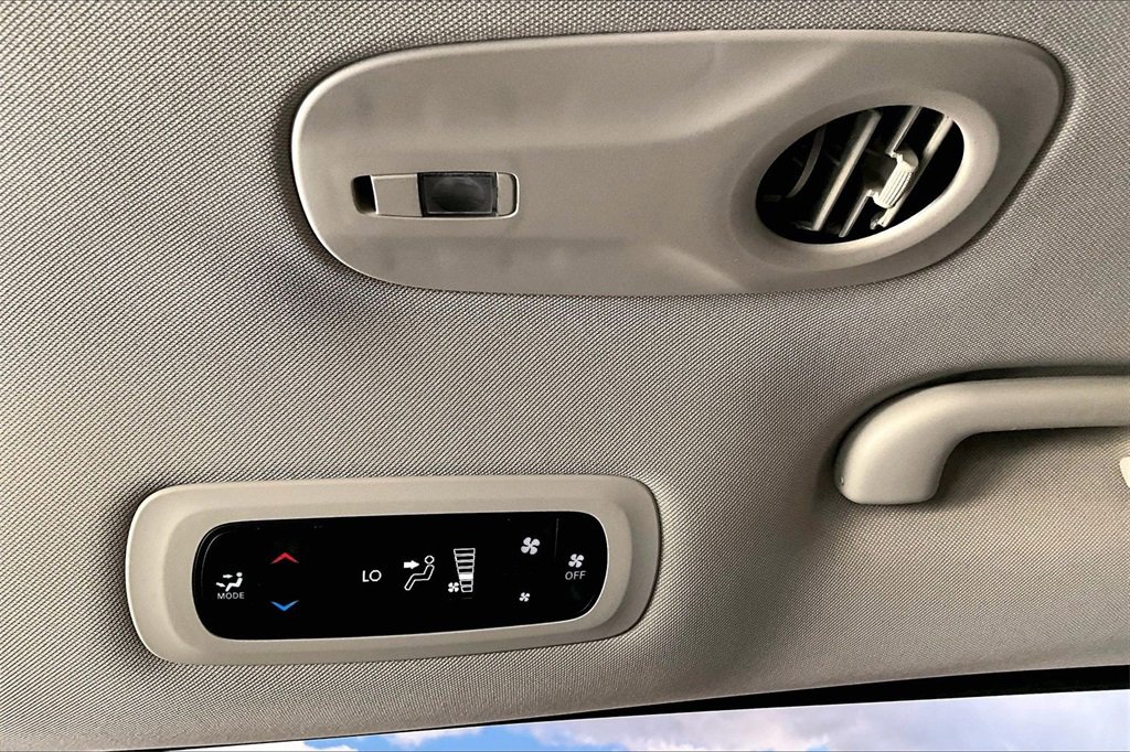 Certified 2023 Chrysler Voyager LX image 35