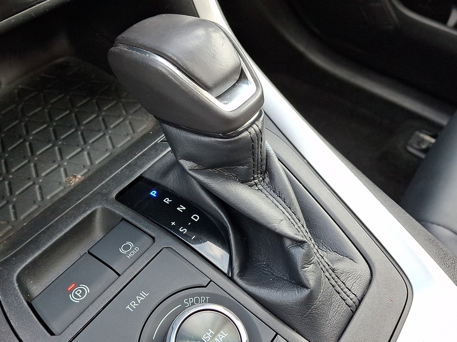 Used 2022 Toyota RAV4 XSE w/ XSE Grade Weather Package AWD/4WD image 16