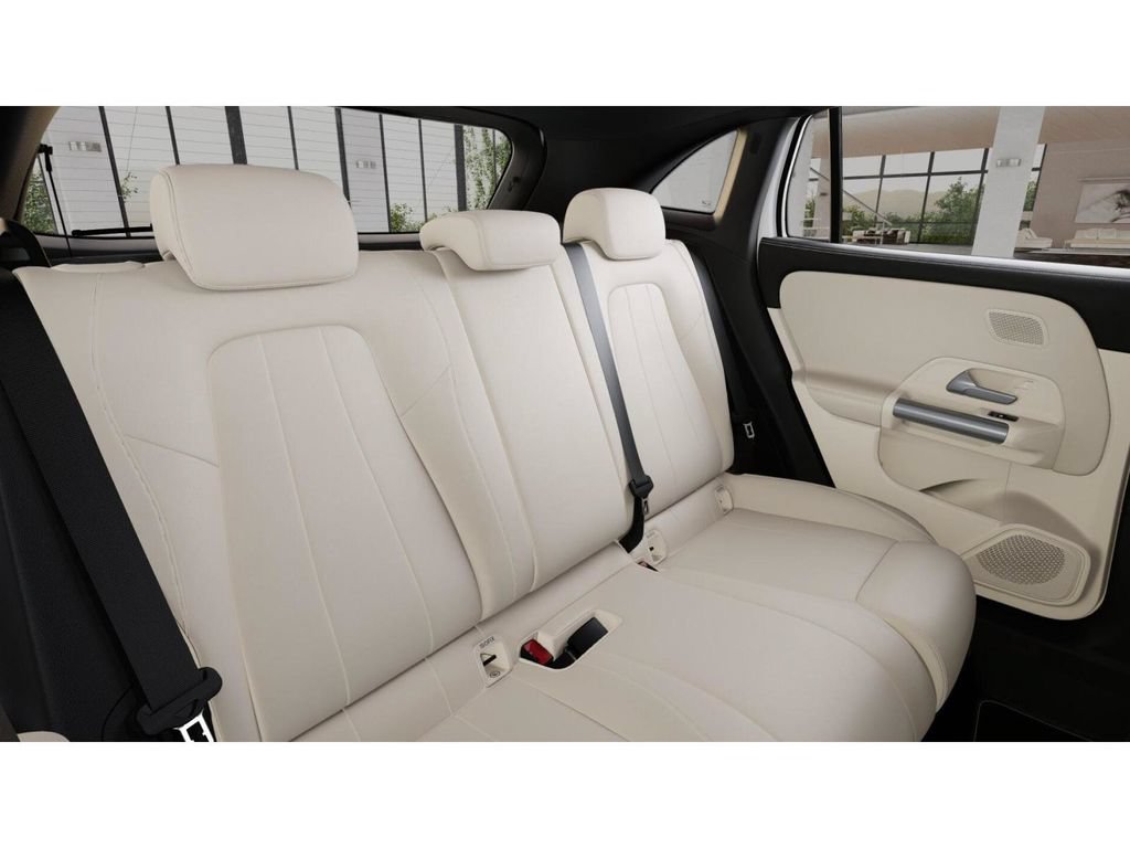 New 2026 Mercedes-Benz GLA 250 4MATIC image 5