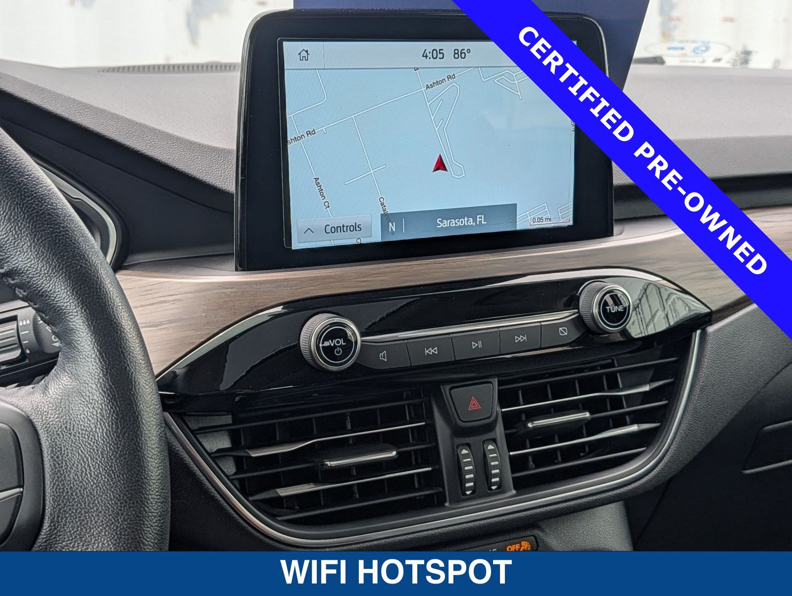 Certified 2020 Ford Escape Titanium AWD/4WD image 31