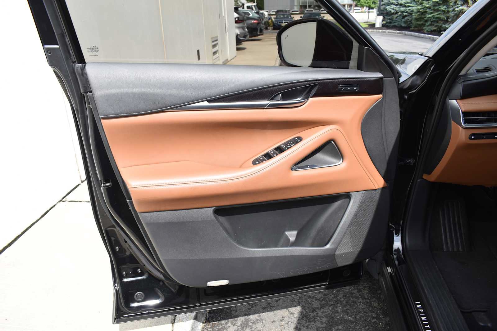 Used 2023 INFINITI QX60 Sensory w/ Vision Package AWD/4WD image 14