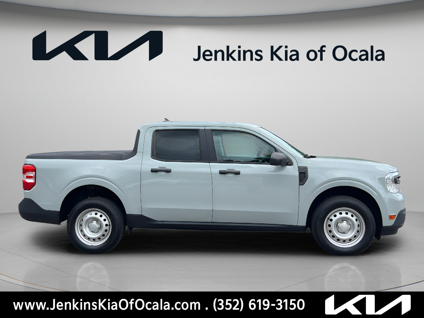 Used 2022 Ford Maverick XL FWD image 2