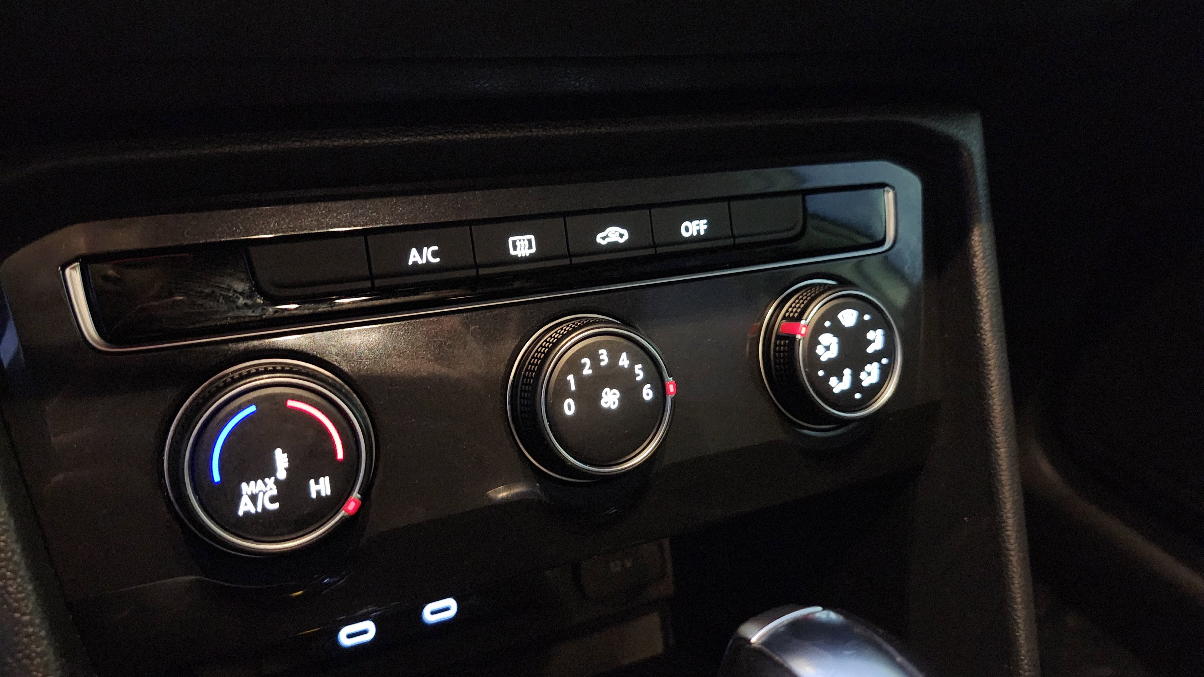 Used 2020 Volkswagen Tiguan S image 28