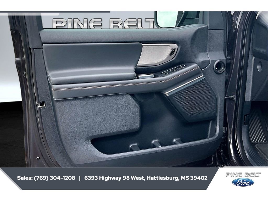 Used 2025 Ford Expedition Active RWD image 17