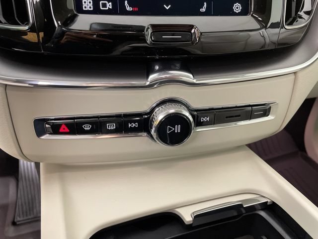 Certified 2025 Volvo XC60 T8 Core w/ Protection Package Premier AWD/4WD image 32
