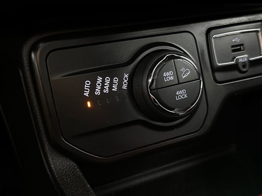Used 2020 Jeep Renegade Trailhawk w/ Cold Weather Group AWD/4WD image 19