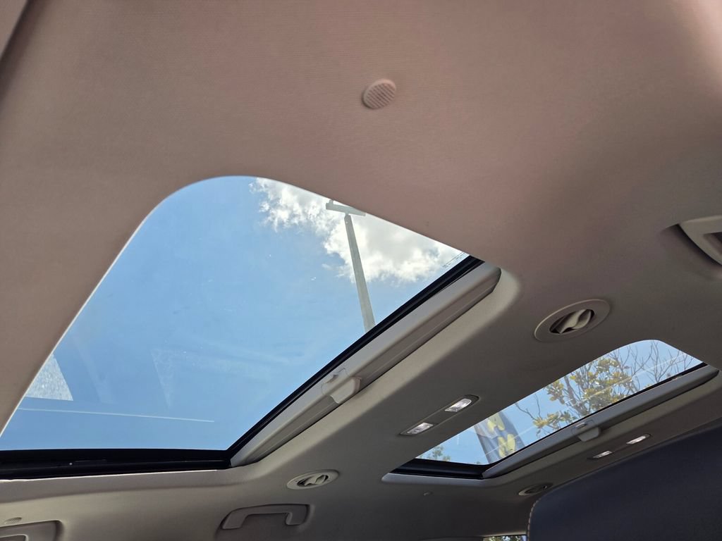 Used 2020 Chevrolet Traverse Premier w/ Redline Edition FWD image 7