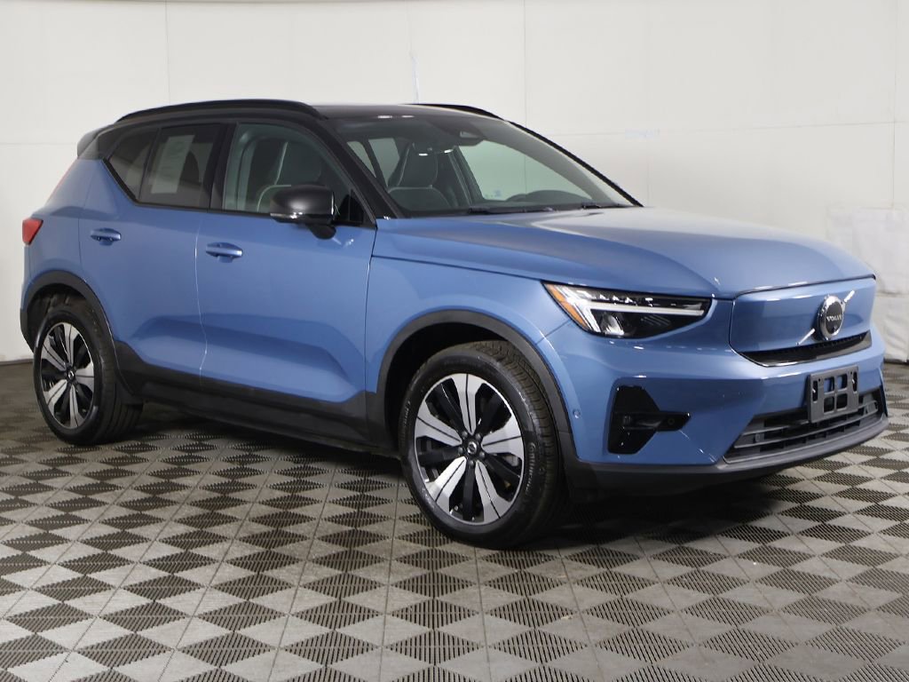 Used 2023 Volvo XC40 Recharge Plus AWD/4WD image 2