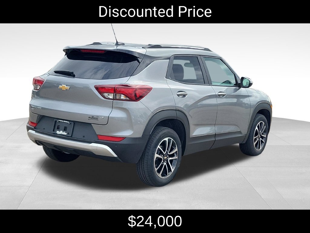 Used 2024 Chevrolet TrailBlazer LT w/ Convenience Package AWD/4WD image 3