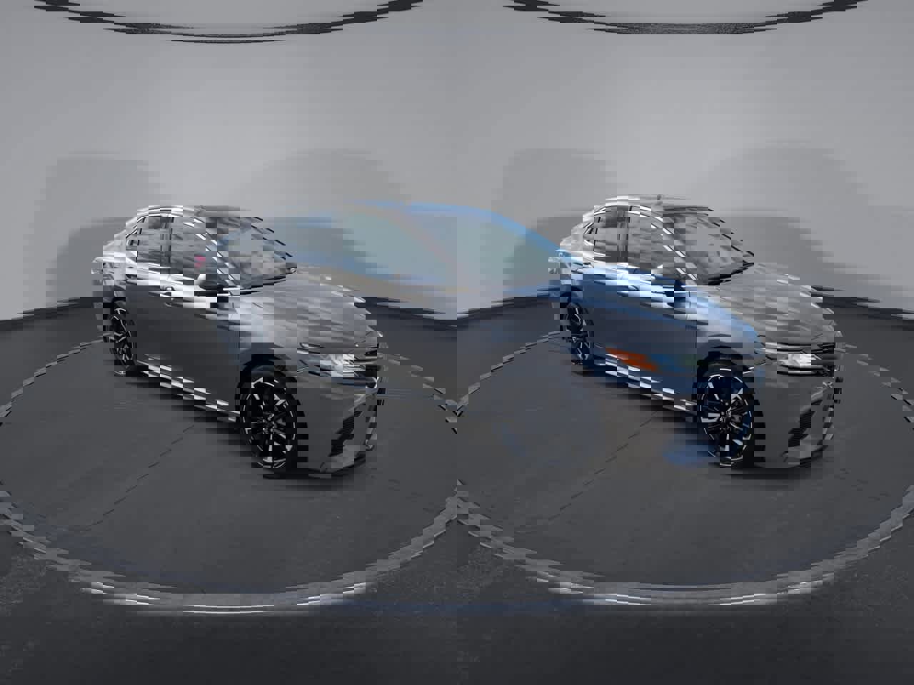 Used 2018 Toyota Camry XSE image 2