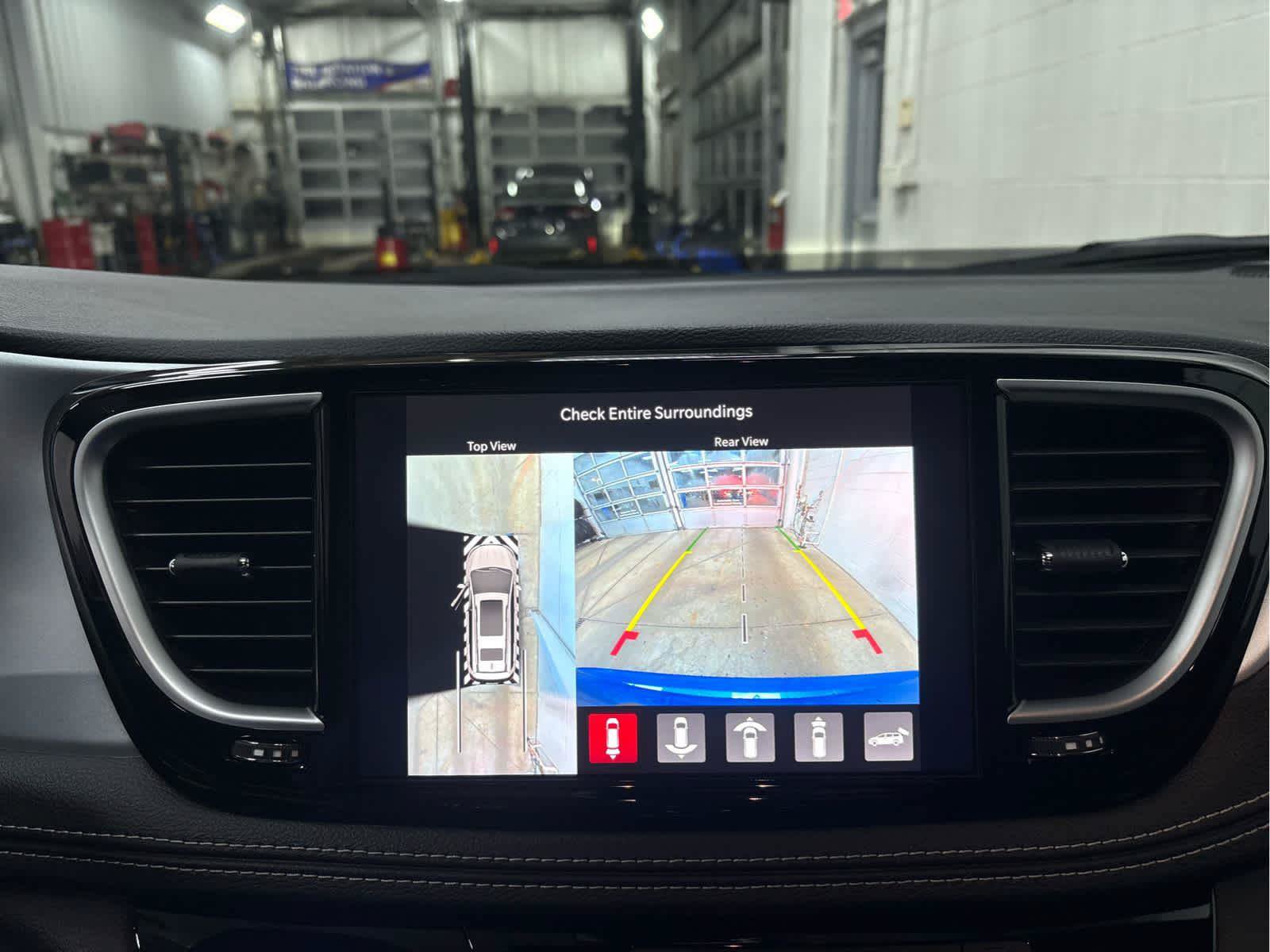 New 2026 Chrysler Pacifica Limited w/ Uconnect Theater Family Group FWD image 12