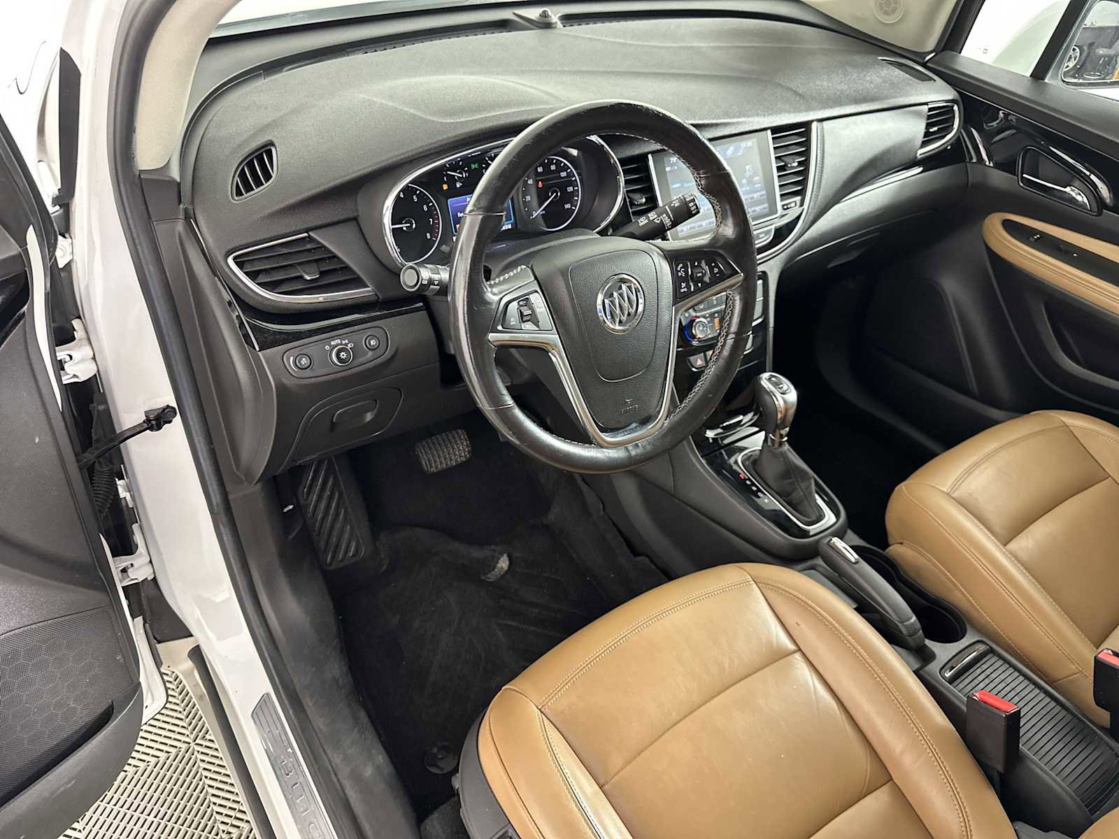 Used 2019 Buick Encore Essence w/ Experience Buick Package FWD image 10