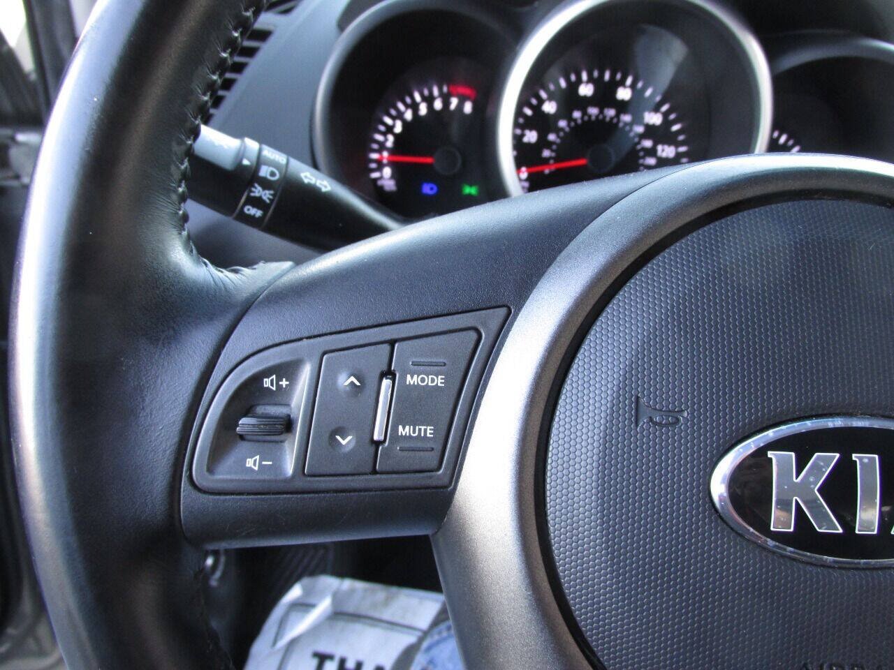 Used 2013 Kia Soul + w/ Audio Pkg FWD image 25