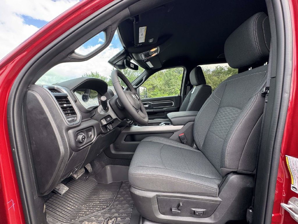 New 2026 RAM 2500 Big Horn AWD/4WD image 13