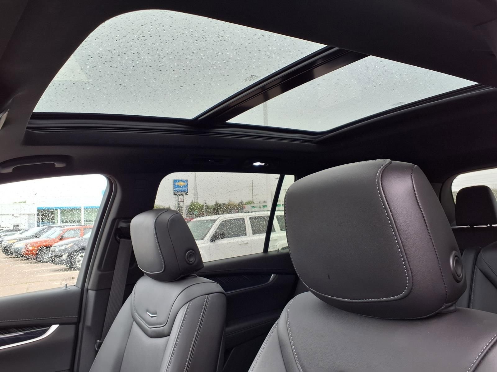Used 2023 Cadillac XT6 Premium Luxury AWD/4WD image 17