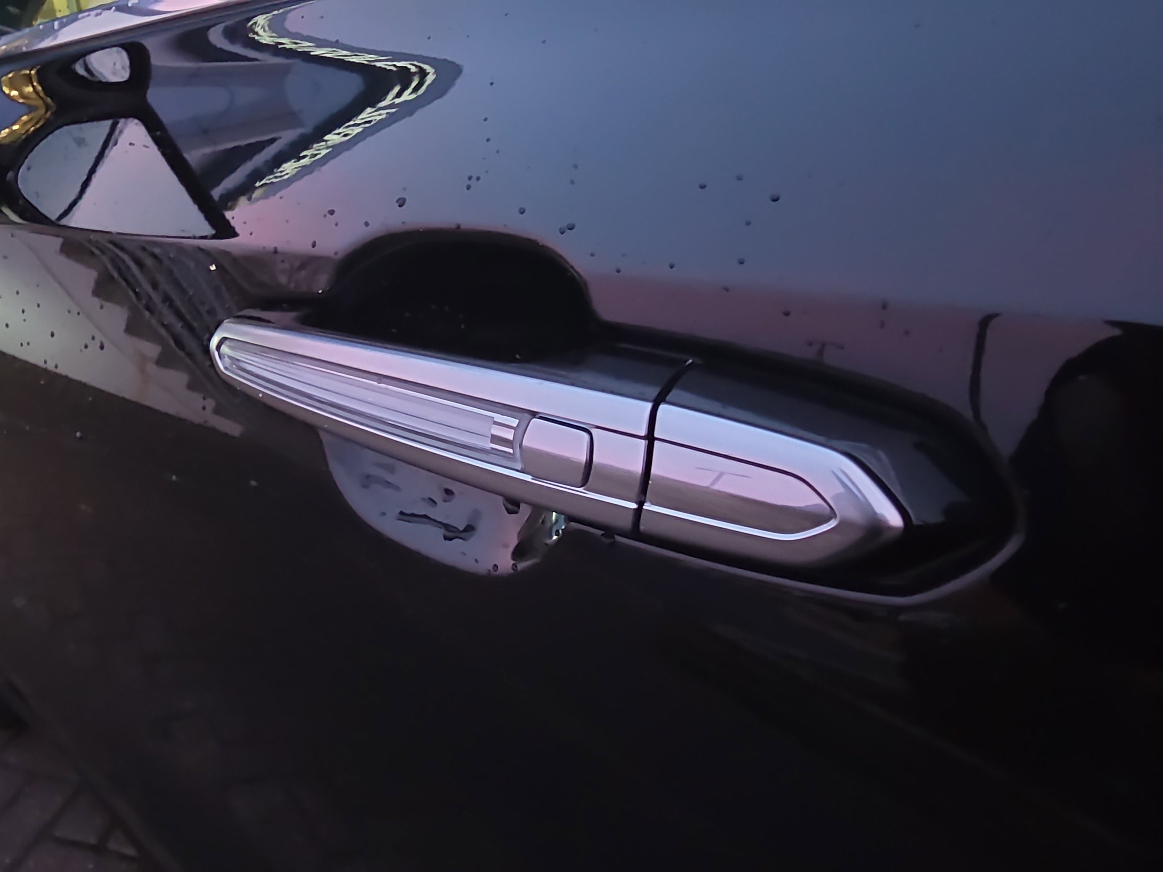 Used 2025 Cadillac XT4 Premium Luxury image 12