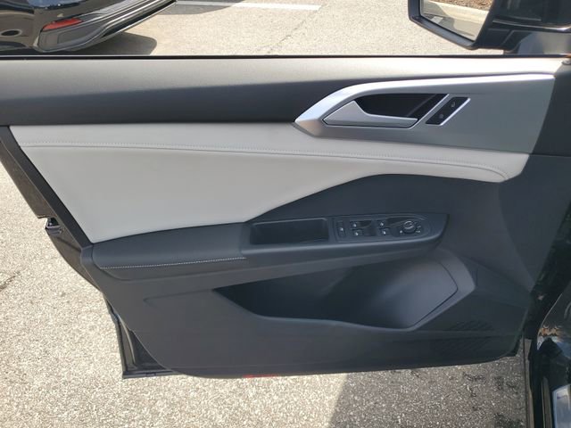 Used 2025 Volkswagen Taos SE w/ Panoramic Sunroof Package image 13