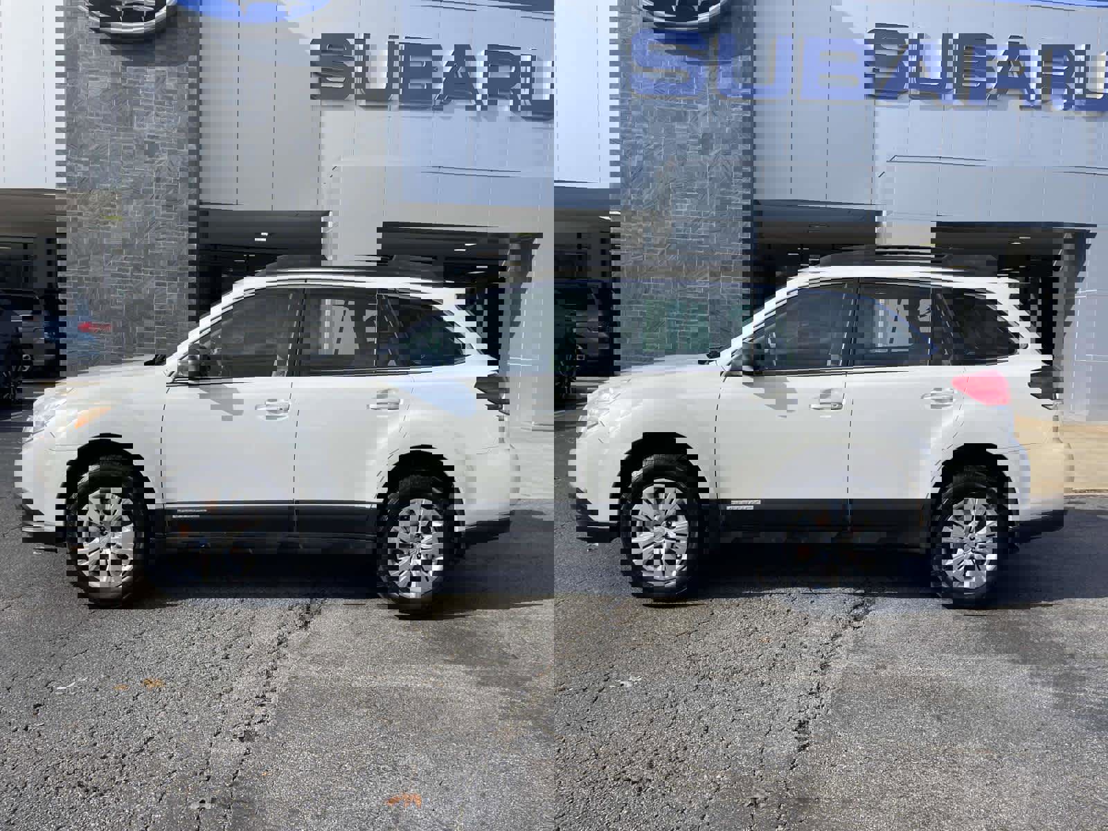 Used 2011 Subaru Outback 2.5i image 2