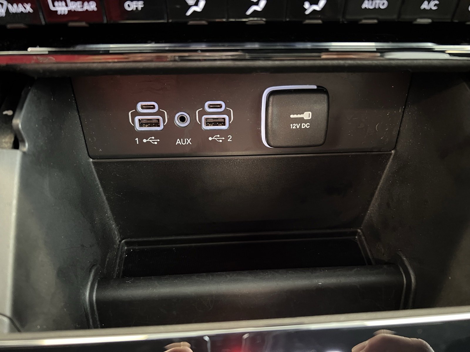 Used 2024 Jeep Grand Cherokee L Limited w/ Black Appearance Package image 27