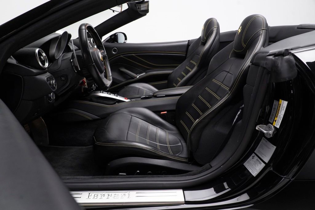 Used 2017 Ferrari California T image 17