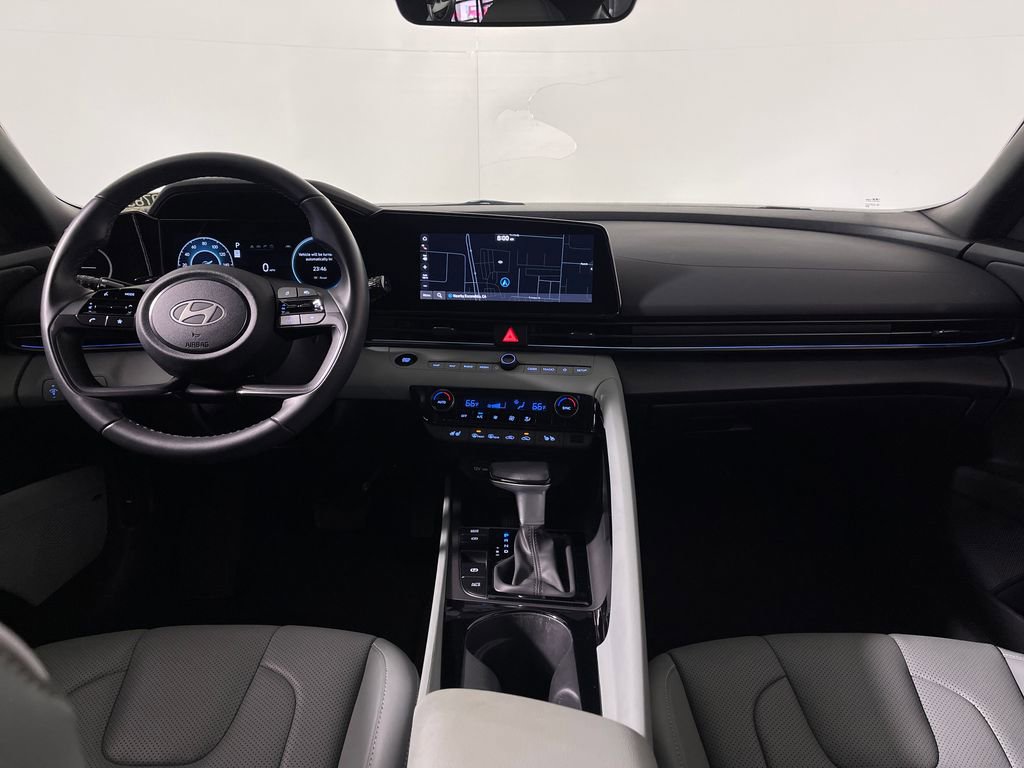 Certified 2025 Hyundai Elantra Limited FWD image 14