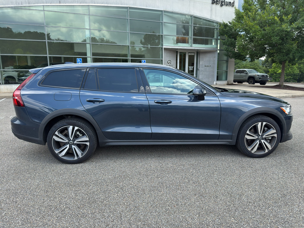 Used 2026 Volvo V60 B5 Cross Country Plus AWD/4WD image 11
