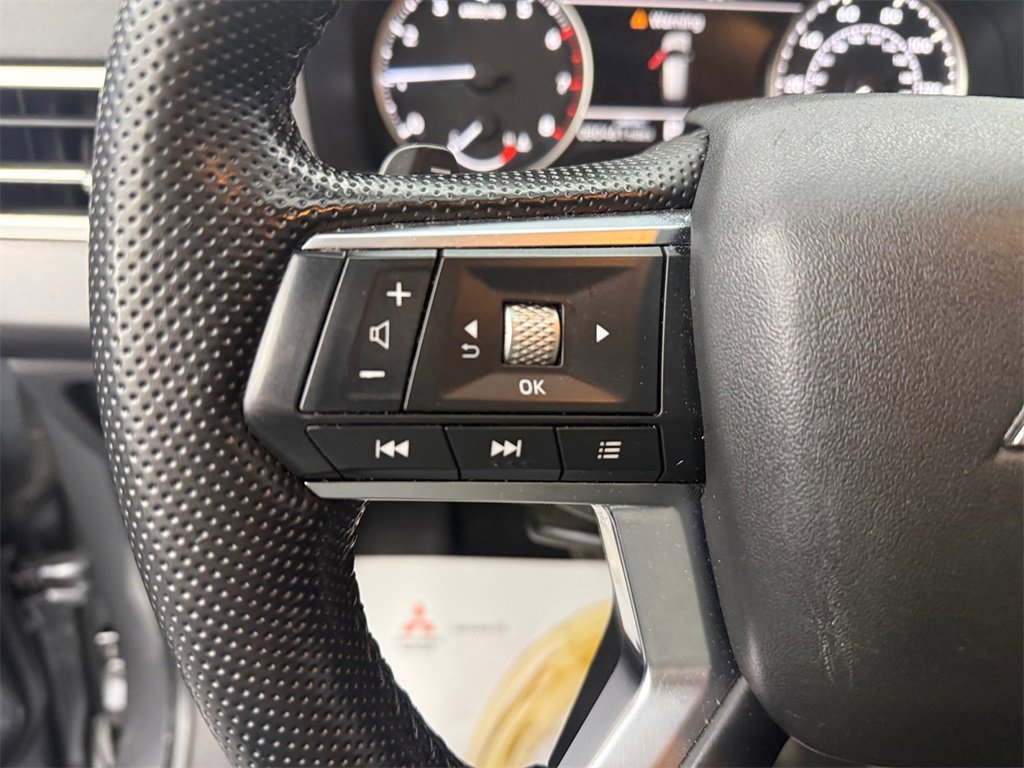 Used 2022 Mitsubishi Outlander SE image 32