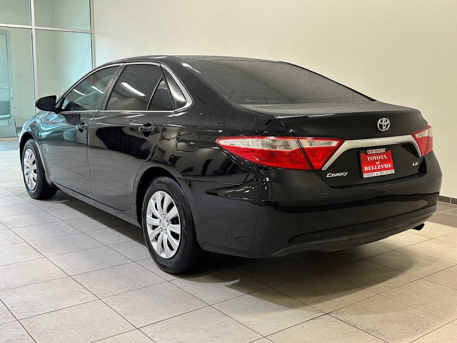 Used 2015 Toyota Camry LE image 4