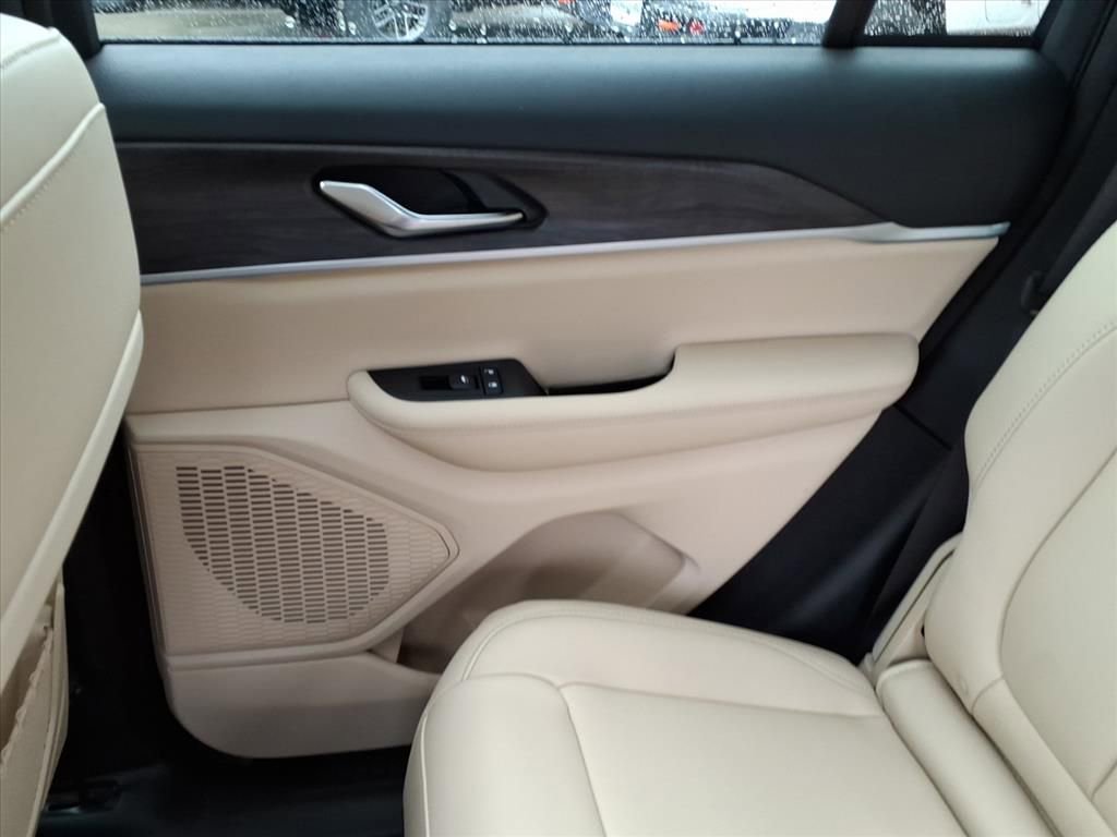 New 2025 Jeep Grand Cherokee Limited image 30