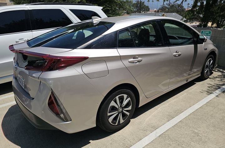 Used 2019 Toyota Prius Prime Advanced FWD image 2