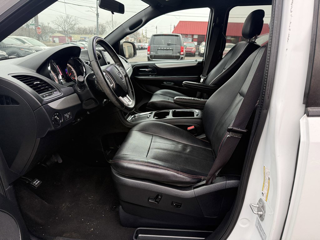 Used 2016 Dodge Grand Caravan R/T image 12