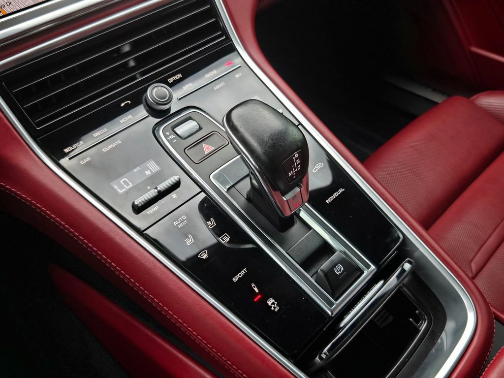 Used 2020 Porsche Panamera 4 image 24