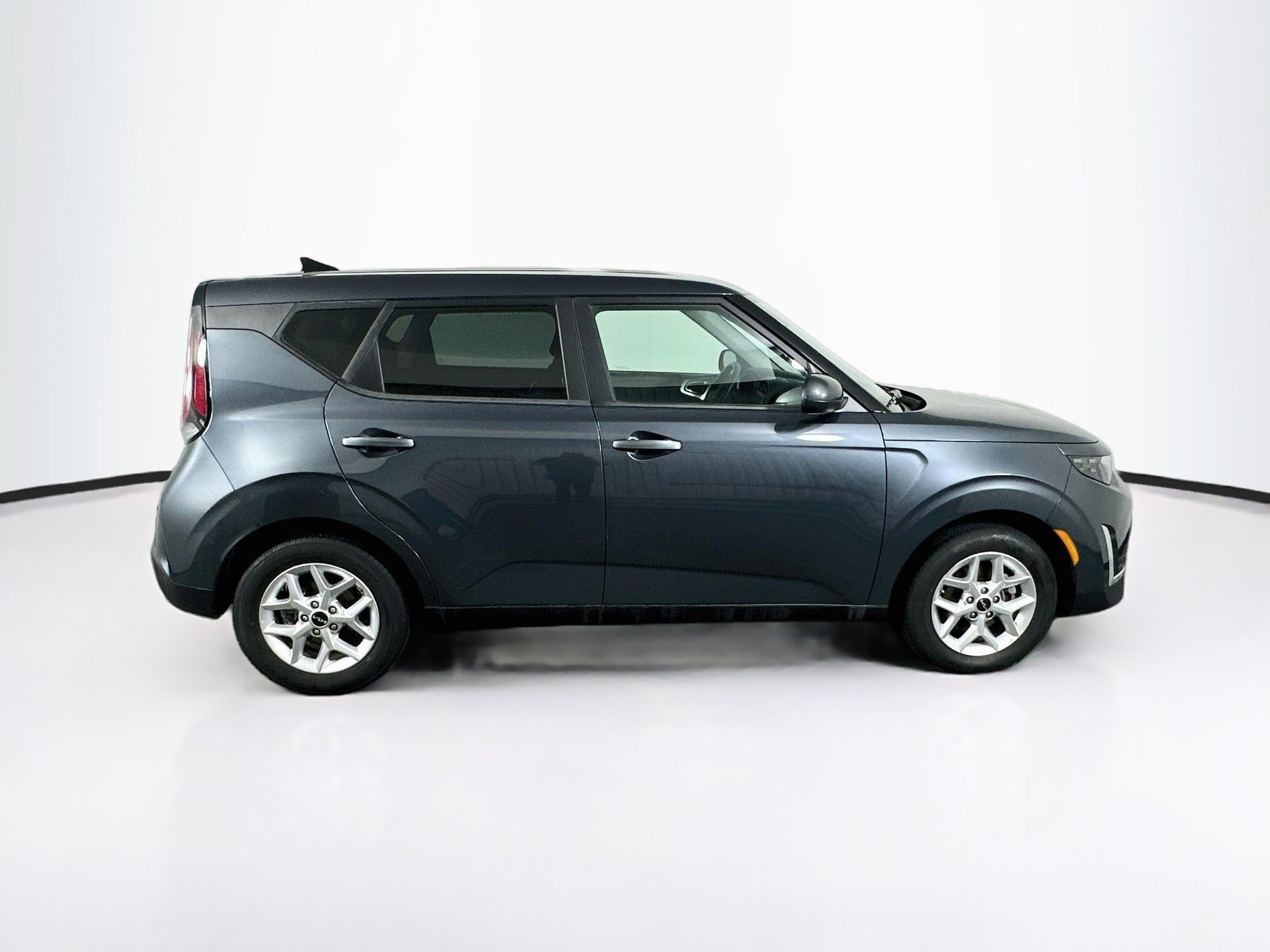 Used 2025 Kia Soul LX w/ LX Technology Package FWD image 10