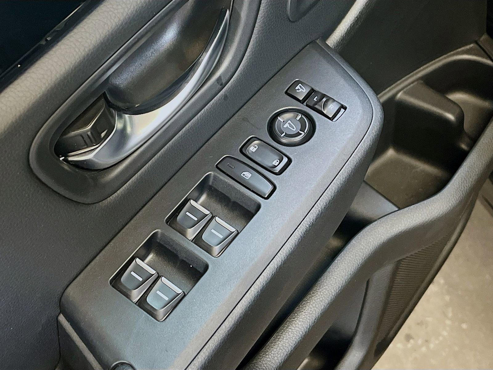Used 2025 Honda Pilot TrailSport image 18
