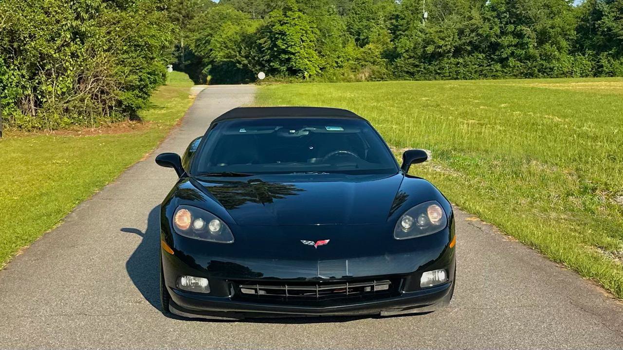 Used 2007 Chevrolet Corvette Convertible w/ Preferred Equipment Group RWD image 2