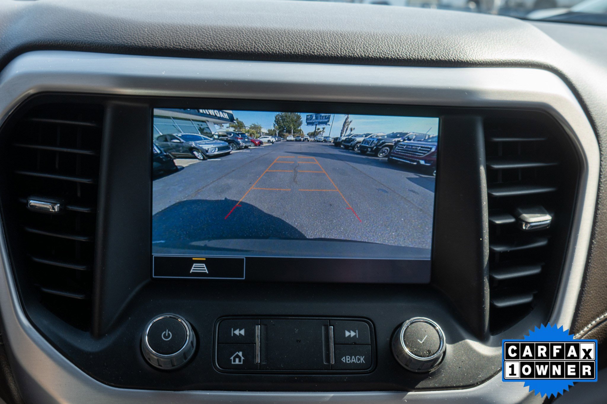 Used 2023 GMC Acadia SLT image 17