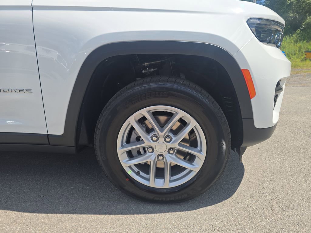 New 2025 Jeep Grand Cherokee Laredo X w/ Luxury Tech Group I image 2