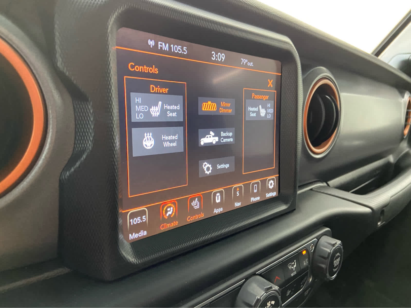 Used 2023 Jeep Gladiator Mojave w/ Cold Weather Group image 27