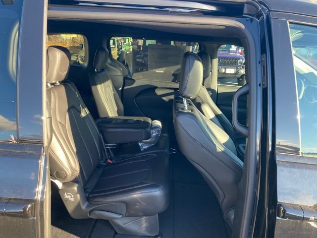 New 2026 Chrysler Pacifica Select w/ S Appearance Package FWD image 33