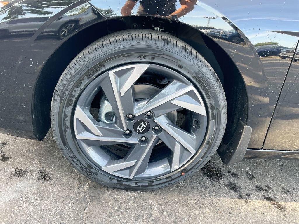 Used 2025 Hyundai Elantra Sport image 36