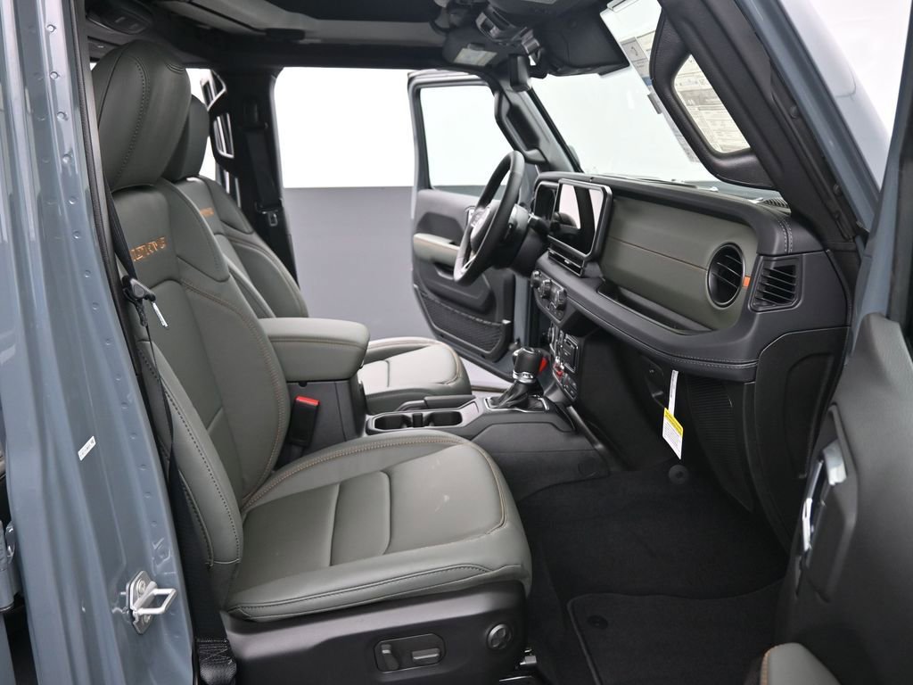 New 2025 Jeep Gladiator Mojave w/ Safety Group image 18