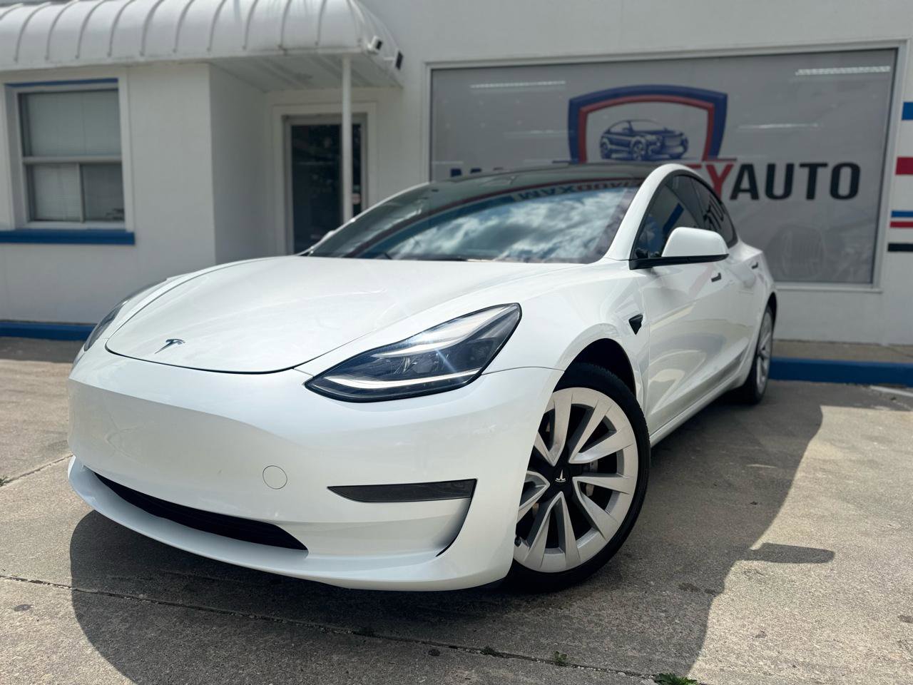 Used 2023 Tesla Model 3 Standard Range RWD image 3