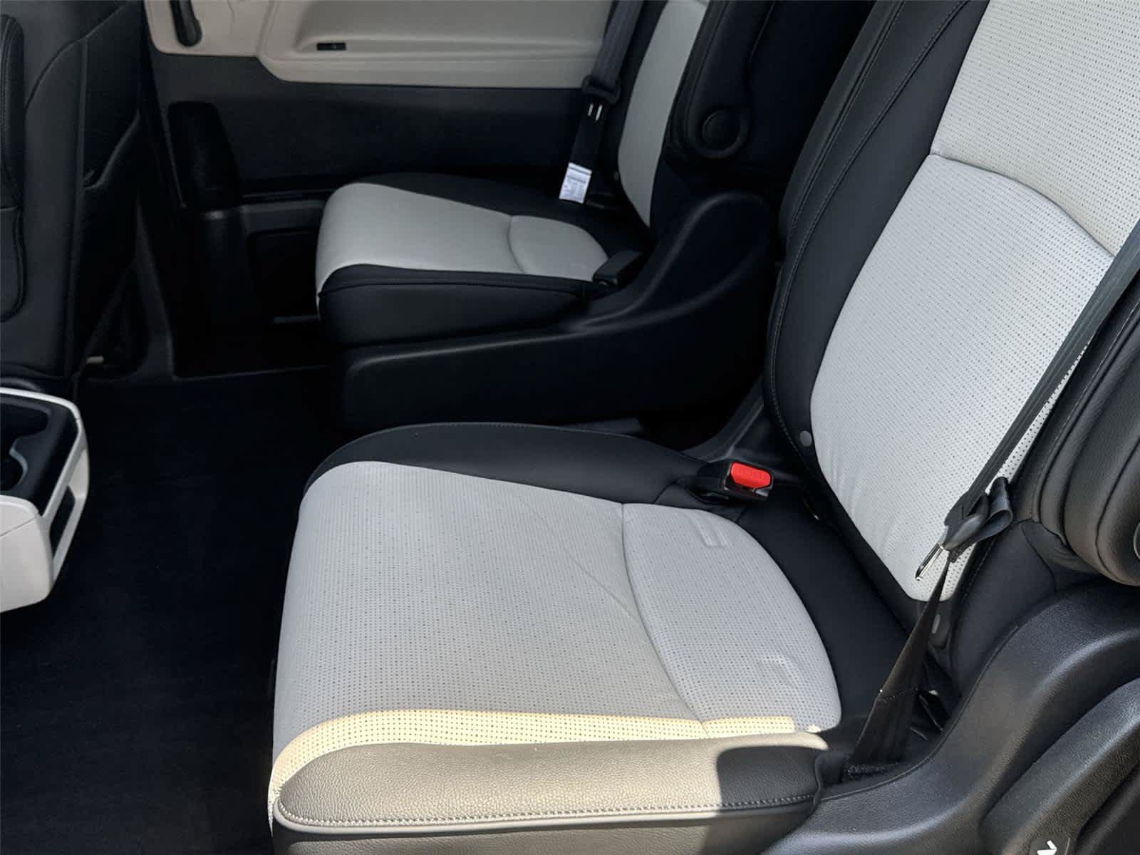 Used 2026 Honda Odyssey Elite image 15