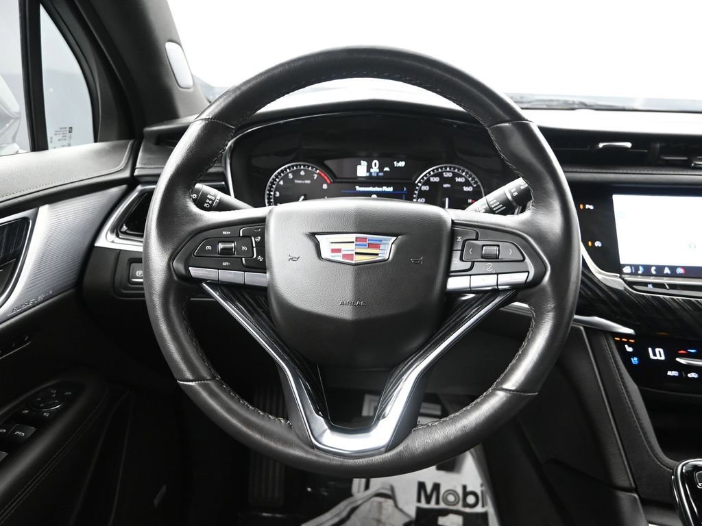 Used 2025 Cadillac XT6 Premium Luxury image 31